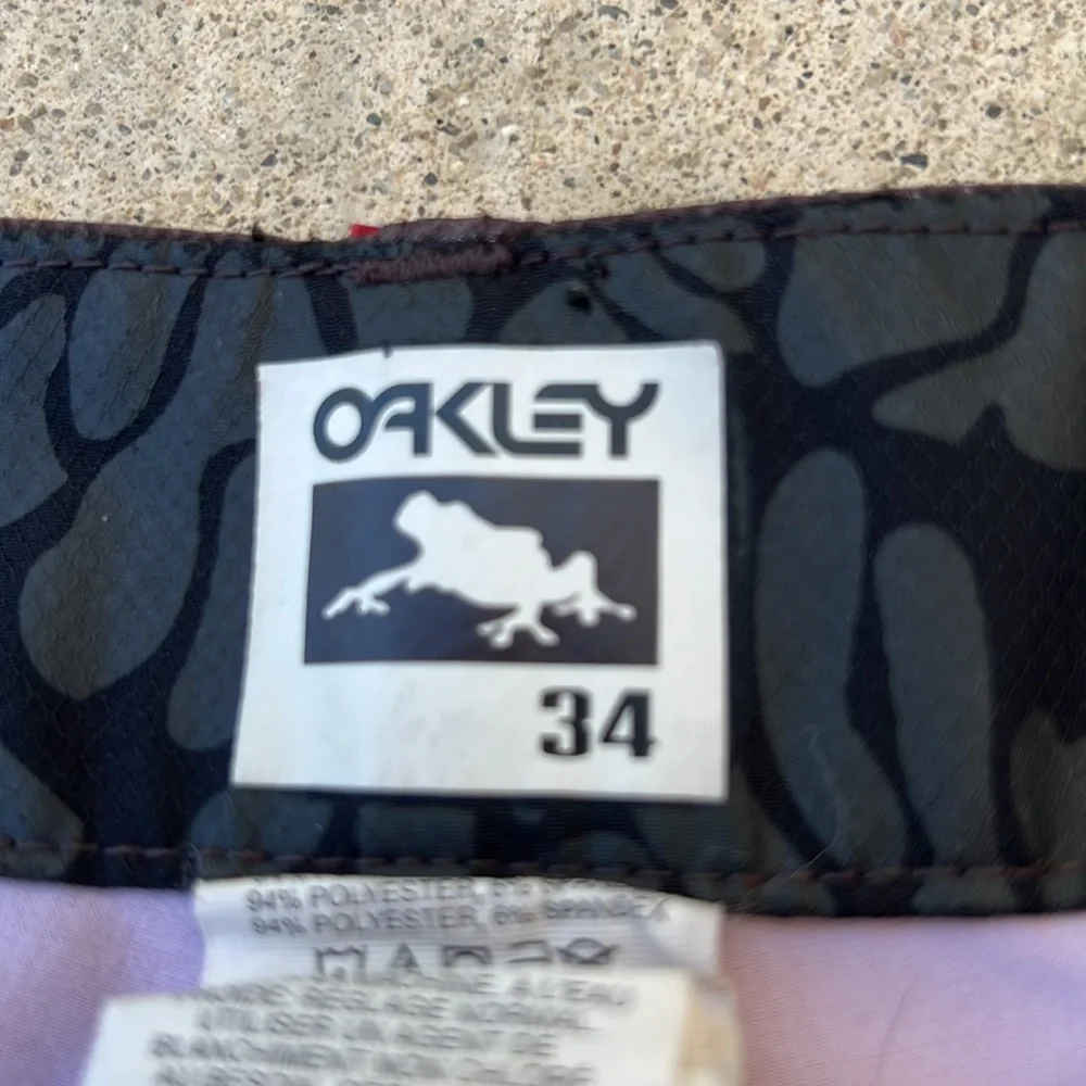 💚Oakley Red Stripe Mens Zulu Boardshort Size 34